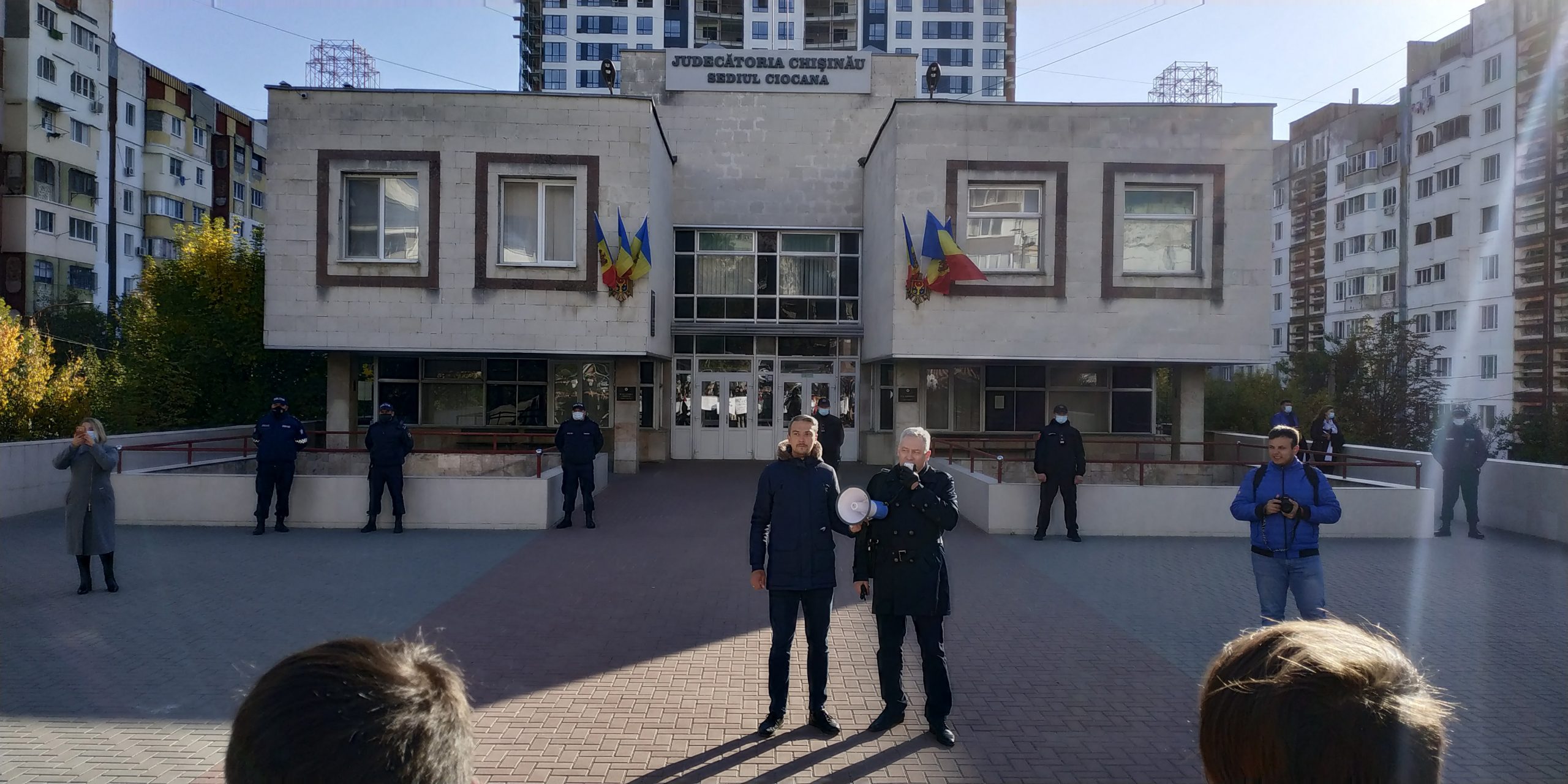 Зураб Тодуа на пикете у здания суда: На пути создания диктатуры ПДС быстро обогнала Плахотнюка