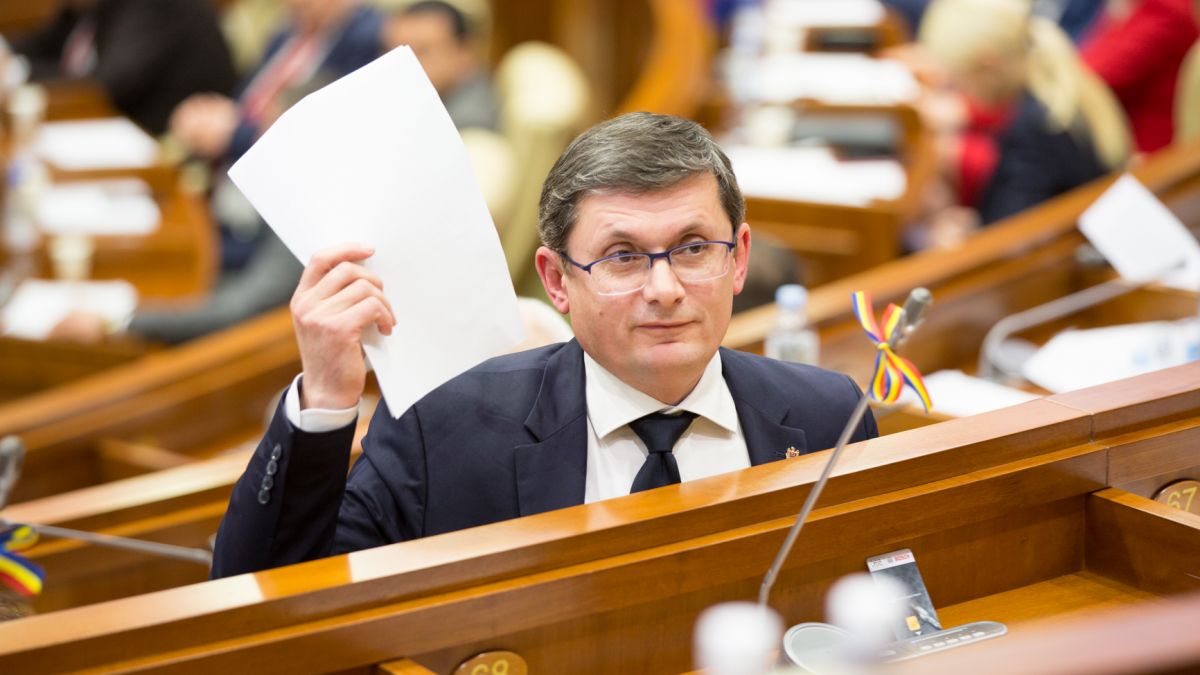 Ткачук: Парламентом Молдовы руководит маленькое, злое и необразованное чмо